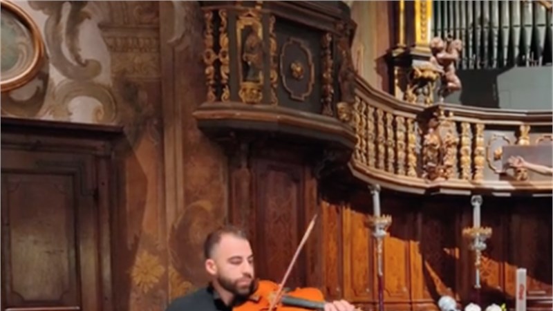 Una Mattina, Einaudi